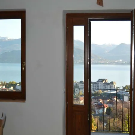 La Casa Gialla Apartment *